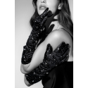 Une paire de gants satinés noirs avec strass - Mapalé