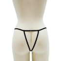 String noir en dentelle avec bijou et chaîne dorée 
